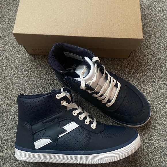 Clarks Kids Navy trainers size 11.5 G Wide Fit - Picture 5 of 5